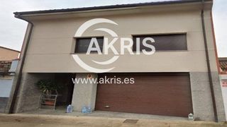 Xalet  Malaga. En venta chalet adosado  ocupado  en olot