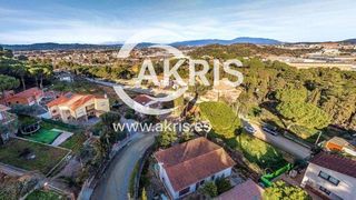 Chalet  Carrer d'andalusia. Chalet ocupado en montorners del valles