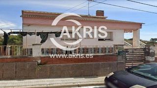 Xalet  Piscines de les. Chalet ocupado en venta en rubi, barcelona