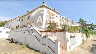 Pis  Ford roig-montjuic. Casa adosada  ocupada  en venta en girona