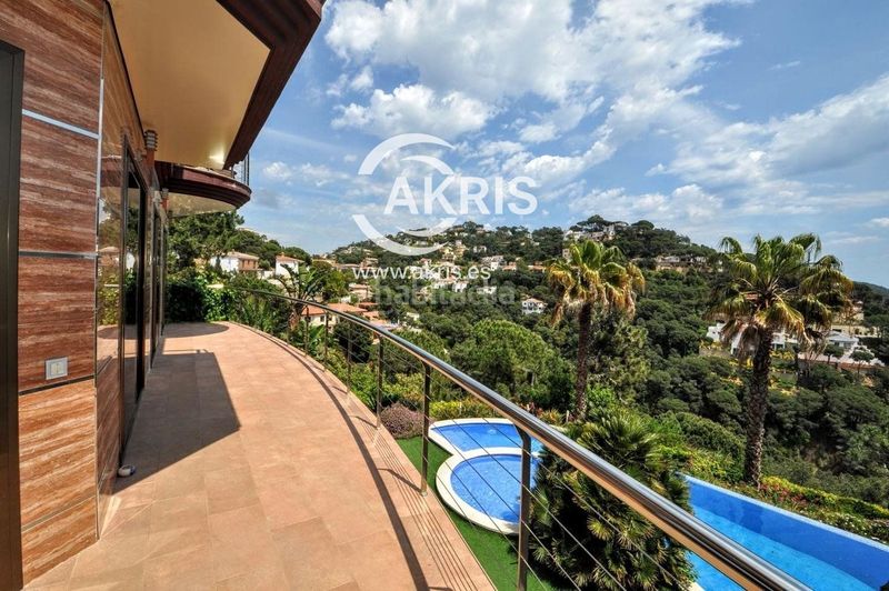 Foto a711fa0d-4ea1-4c26-9dbb-a4daa6c717be. Xalet amb calefacció aparcament piscina a Serra Brava Lloret de Mar