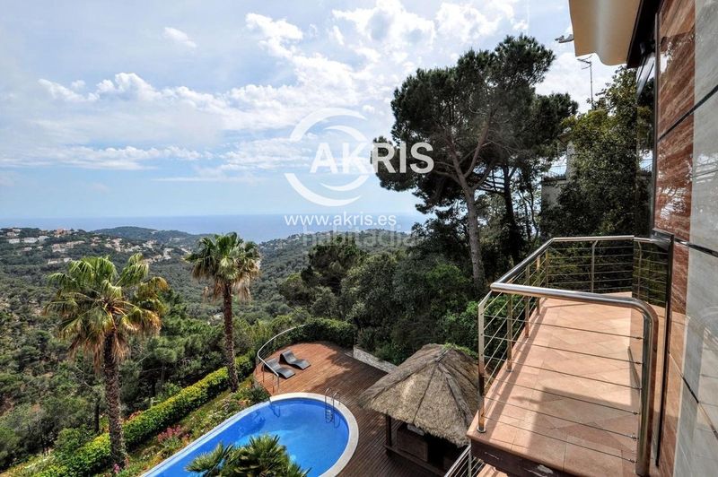 Foto b7238393-154c-47d0-a2cd-32a0613a5c0f. Xalet amb calefacció aparcament piscina a Serra Brava Lloret de Mar