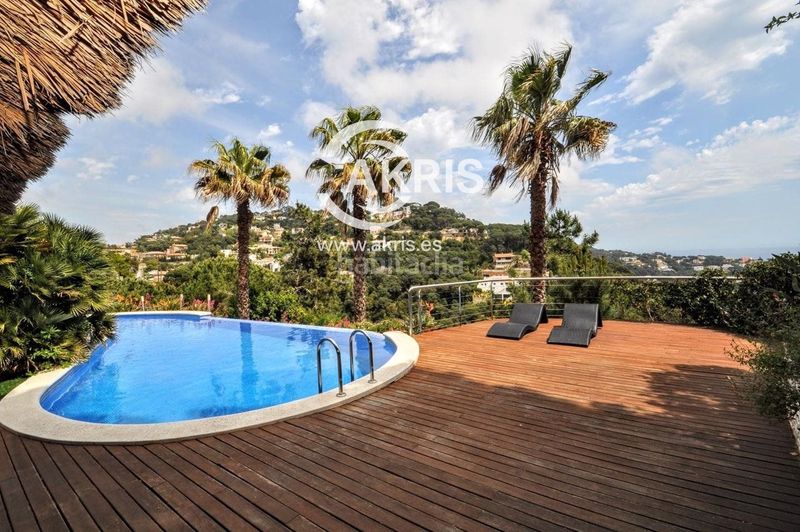 Foto f5d802ab-9d10-482b-8d04-1670b80ca524. Xalet amb calefacció aparcament piscina a Serra Brava Lloret de Mar