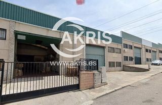 Nau industrial  Calle del bronce. En yuncos