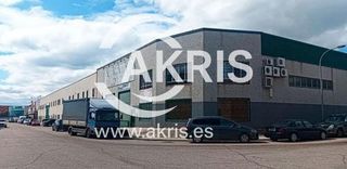 Nave industrial  Calle de malamata. En yuncler