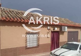 Chalet  Los molinos. Casa en quero, calle los molinos