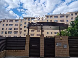 Rent Flat  Irlanda. Espectacular piso con piscina y garaje en la exclusiva avenida d
