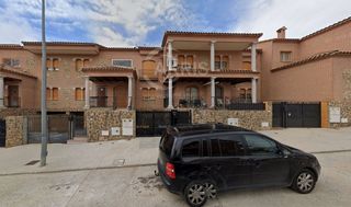 Semi detached house  Azucena. Oportunidad para inversores chalet del 2006 con rentabilidad inm