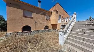 Semi detached house  Calle vazquez de mellla. Chalet en venta en el casar de escalona toledo  ocupado