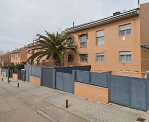 Doppelhaus  Luxemburgo. Chalet pareado sin posesión en arroyomolinos