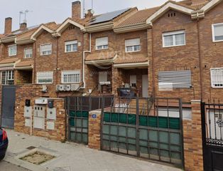 Reihenhaus in Las Castañeras - Bulevar. Chalet adosado sin posesión en arroyomolinos
