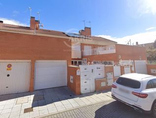 Reihenhaus  Alejo carpentier. Chalet adosado en parla