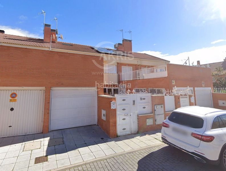 Foto 3a9f9a2d-470d-4167-8b0d-635723c49451. Casa adossada a Fuentebella-San Fermín-El Leguario Parla