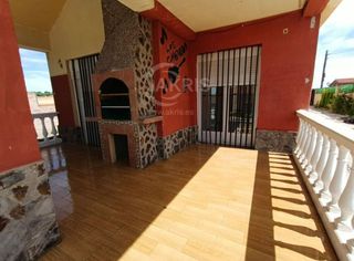 Casa adossada  Canario. Vivienda unifamiliar con piscina y zona de barbacoa en yuncos