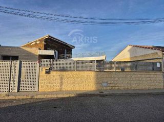 Chalet  San martin montalban. Casa de 5 habitaciones en gálvez toledo  oportunidad para invers