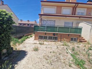 Maison jumelée  Seseña. El refugio que tu familia merece espacio, luz y nuevos comienzos