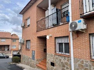 Duplex  Torrejon esq.carnicerias. Dúplex de 2 dormitorios en olías del rey toledo