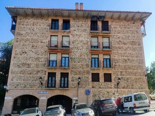 Rent Flat  Huerfanos cristinos. Piso en la plaza de toros