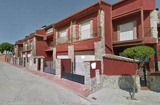 Casa  Colegios. En calera y chozas