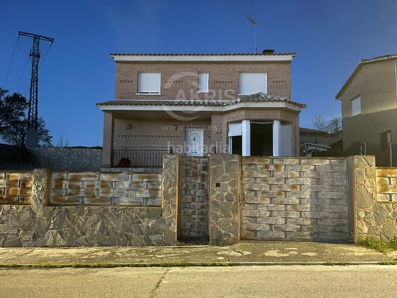 Foto a752252f-fdc3-4191-8de9-a148fe9a8063. Casa amb aparcament a Méntrida