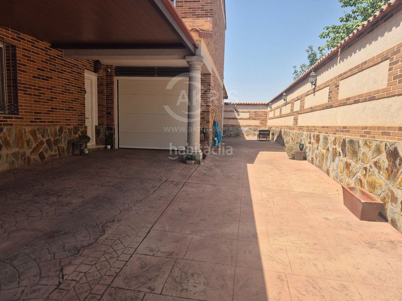 Foto 1536f1b7-2cd2-431d-9a6e-2e97ec340489. Casa aparellada amb calefacció aparcament a Mocejón
