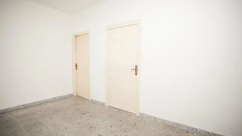 Foto 00879d3d-1b46-49b2-a074-d0f3c943522c. Pis a Raval Barcelona