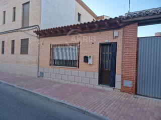 Rent House  Gascon marin. Casa amueblada con patio y 4 dormitorios en mocejón  lista para