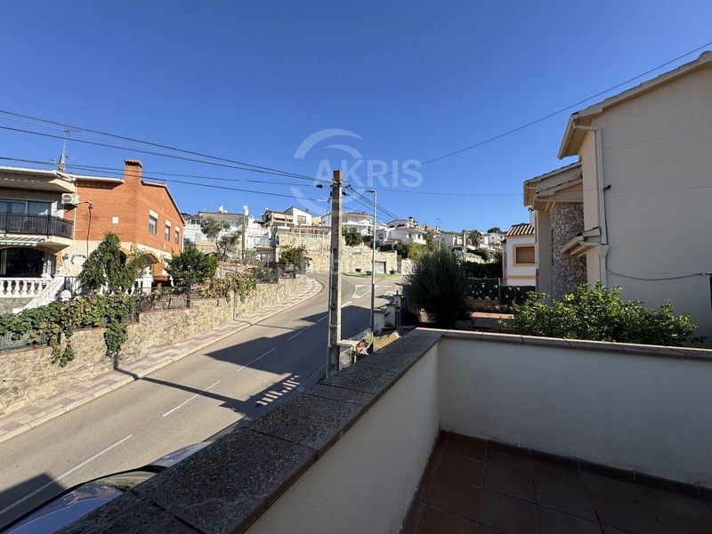 Foto c56c68dd-bc52-49e6-bb5a-96785bd1b86a. Xalet amb aparcament a Mas Romeu Lloret de Mar