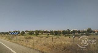 Terreny residencial a Los Cigarrales-La Bastida. Terreno urbano para uso terciario
