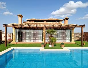 Casa  Del aguila real. Vivienda única y exclusiva en layos golf!