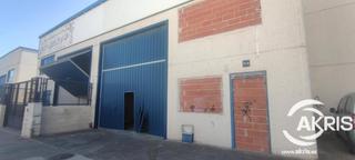 Nau industrial  De la industria. Nave industrial ocupada en el viso de san juan
