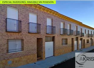 Casa adossada a Novés. Especial inversores. inmueble sin posesión!! en novés