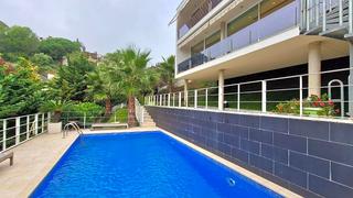 Casa  Mediterránea. Casa en venta en con vista al mar en lloret de mar