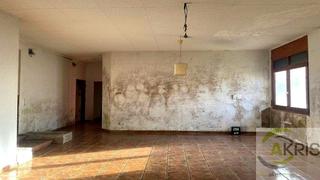 Planta baixa  Carrer besalú. Piso en venta en llanca, girona