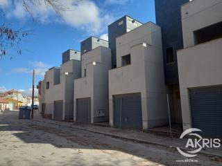Maison jumelée à Quero. Promoción de chalets en quero  con incidencias obra paralizada.