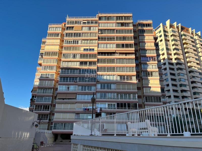 Foto 065e8c21-d044-4087-8cb9-9df3495e8ea0. Piso amplio piso de 3 dorm. en zona rincón llano www.inmobiliarialesdunes.com en Benidorm