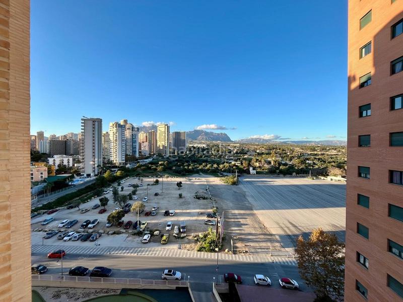 Foto 0e385475-68b7-4f77-9c70-0c15b06ca29c. Piso amplio piso de 3 dorm. en zona rincón llano www.inmobiliarialesdunes.com en Benidorm