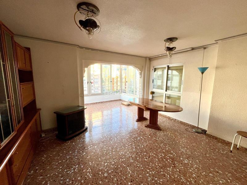 Foto 51555f4f-6691-45c0-9fc0-b0673a15cde4. Piso amplio piso de 3 dorm. en zona rincón llano www.inmobiliarialesdunes.com en Benidorm