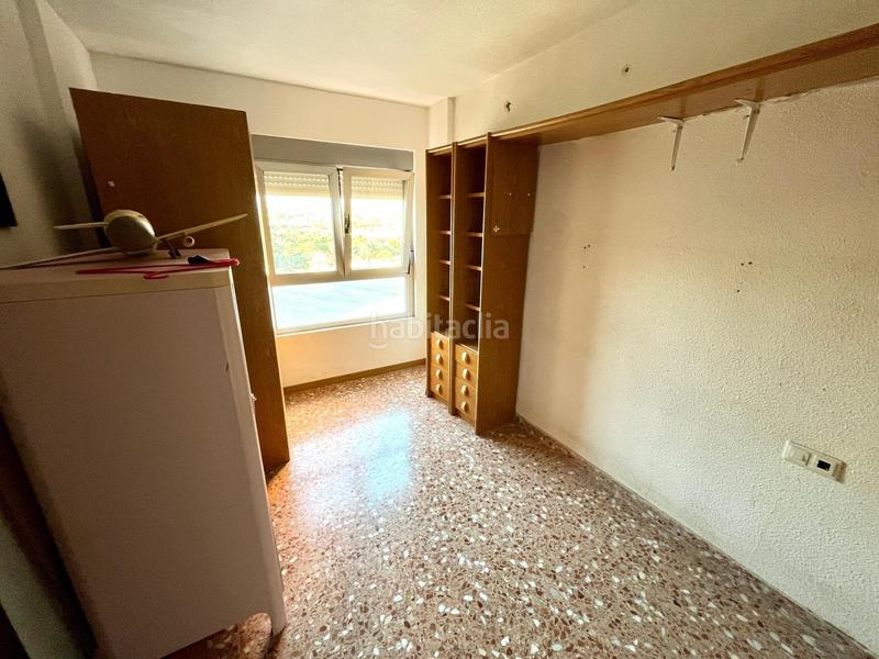 Foto ad1ba8e8-1076-46d9-8f16-10f6114903b5. Piso amplio piso de 3 dorm. en zona rincón llano www.inmobiliarialesdunes.com en Benidorm