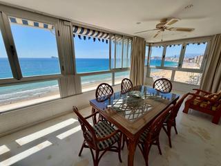 Apartament a Playa Levante. Piso en primera línea de playa de levante, con parking y piscina