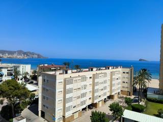 Apartamento en Playa Poniente. Bonito piso con vistas al mar en segunda línea de playa de ponie