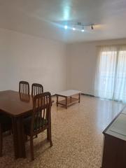 Apartamento en Centro Urbano. Piso en centro de benidorm. 3 habitaciones, 1 baño. para reforma