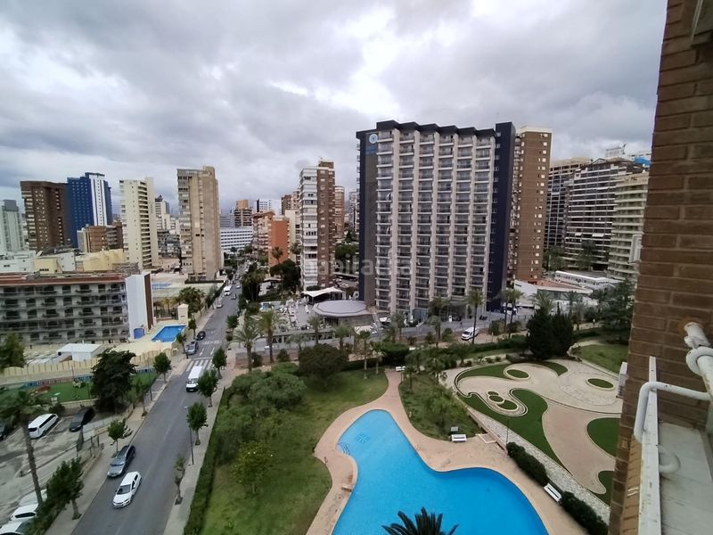 Foto d9fe3298-6a4b-43c7-a8f5-9e655f2768a9. Pis amb aparcament piscina a Levante Alto Benidorm