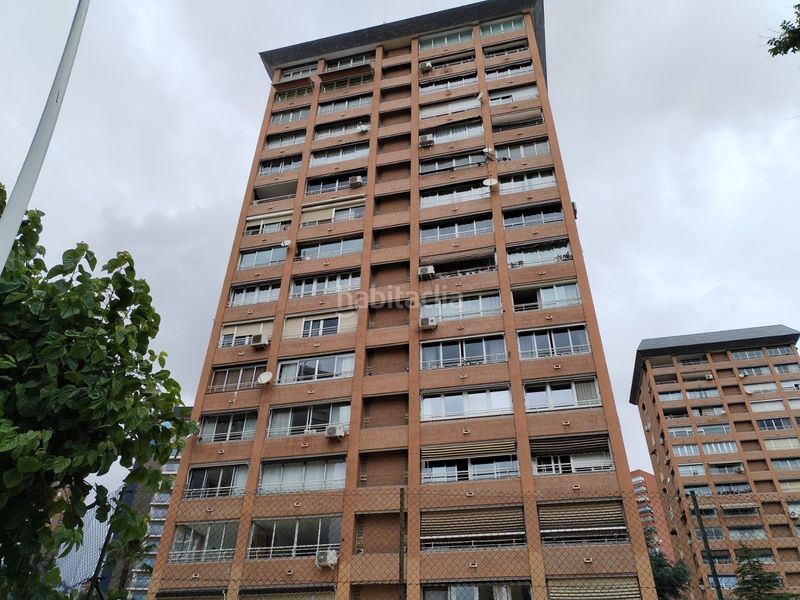 Foto e3bbee07-8c2e-4332-bb79-140a8e42427b. Pis amb aparcament piscina a Levante Alto Benidorm