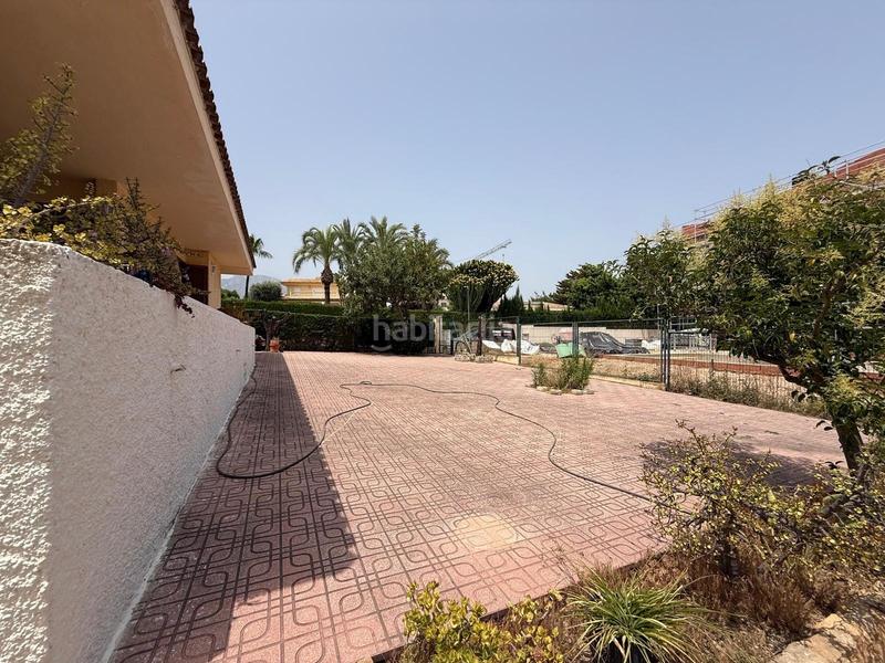 Foto 1d1455bf-5547-4b10-b956-3f1a239a33a2. Chalet  independiente en pueblo poniente en Benidorm