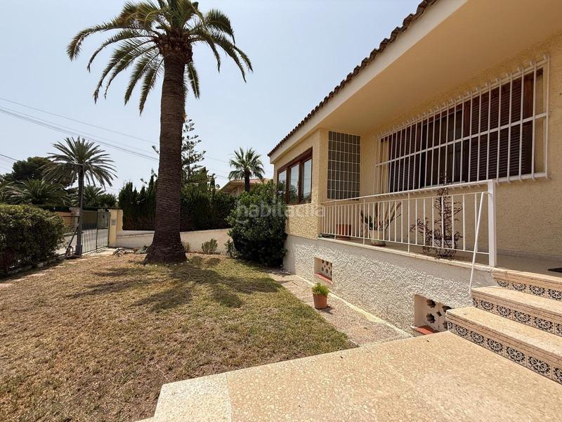 Foto 1dae06bd-0c93-43f4-b491-eec3ac09cc1a. Chalet  independiente en pueblo poniente en Benidorm