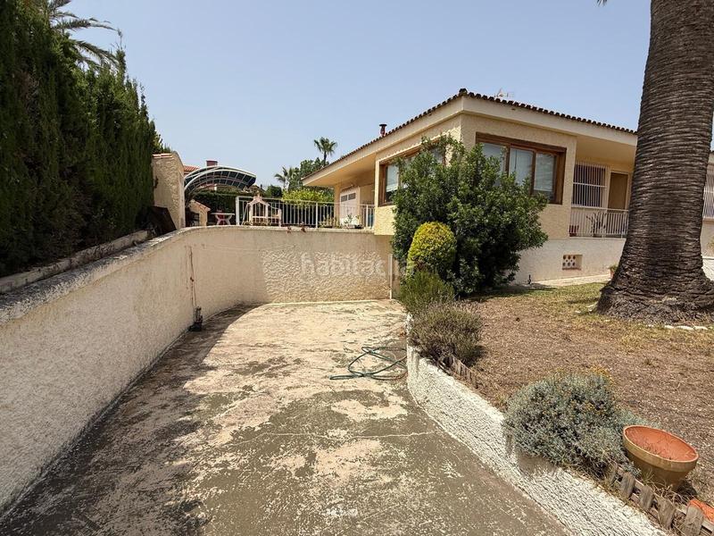 Foto ecf82742-0f7c-4139-bfc9-a9a35c82cb77. Chalet  independiente en pueblo poniente en Benidorm