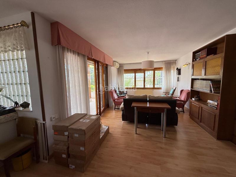Foto fc54b251-f547-48c3-b79b-e59bdeec1c55. Chalet  independiente en pueblo poniente en Benidorm