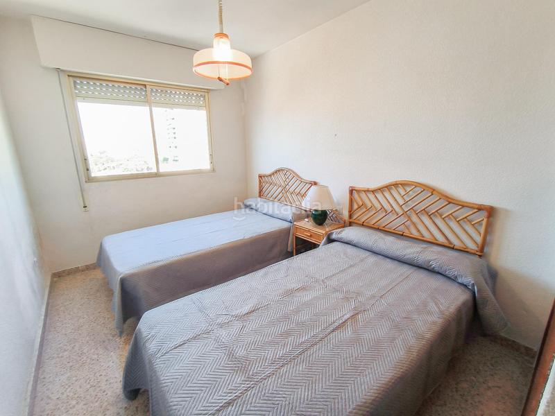 Foto b329508f-4dfa-447c-8b26-89c99ce55e76. Alquiler piso alquiler gran piso de 3 dorm. en primera línea de poniente www.inmobiliarialesdunes.com en Benidorm