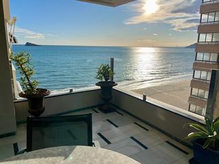 Appartement à Playa Levante. Gran piso de 4 dorm. en buen estado en la 1a línea playa de leva